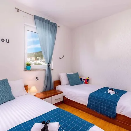 Apartamento 2 *