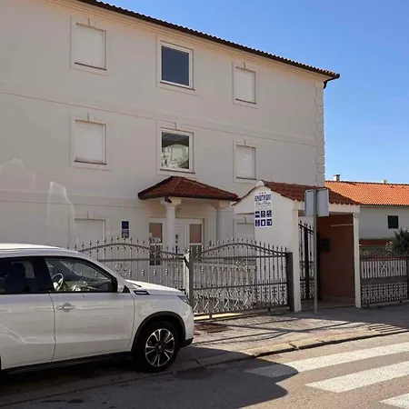2 * Crikvenica