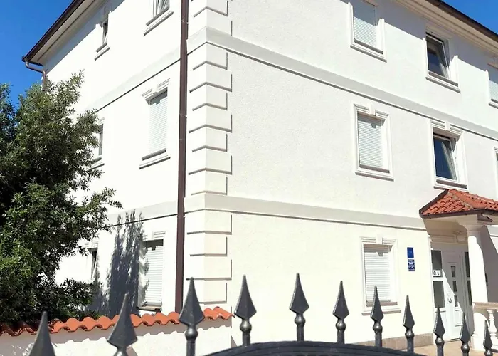 2 * Crikvenica